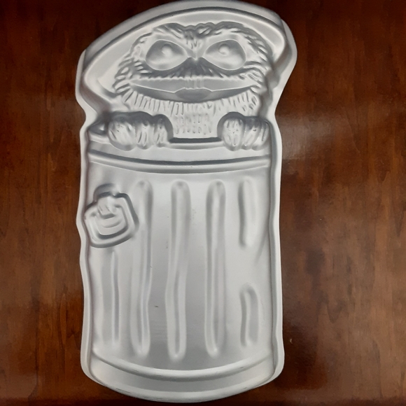 Vintage 1970's Wilton Sesame Street Oscar the Grouch cake pan - Picture 1 of 9